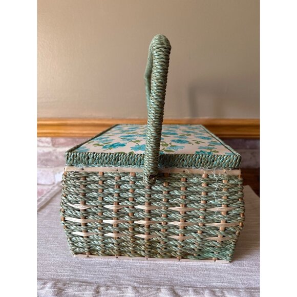Vintage Dritz Wicker Sewing Basket With Floral Lining & Snap Closure and Handle - Picture 9 of 16
